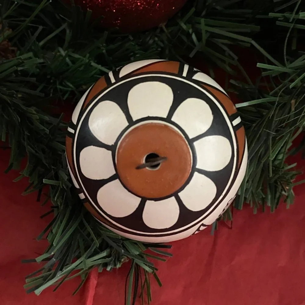 Isleta Pueblo Ornament 2010 Handpainted-signed - Picture 4 of 7